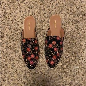Flower patterned Mules